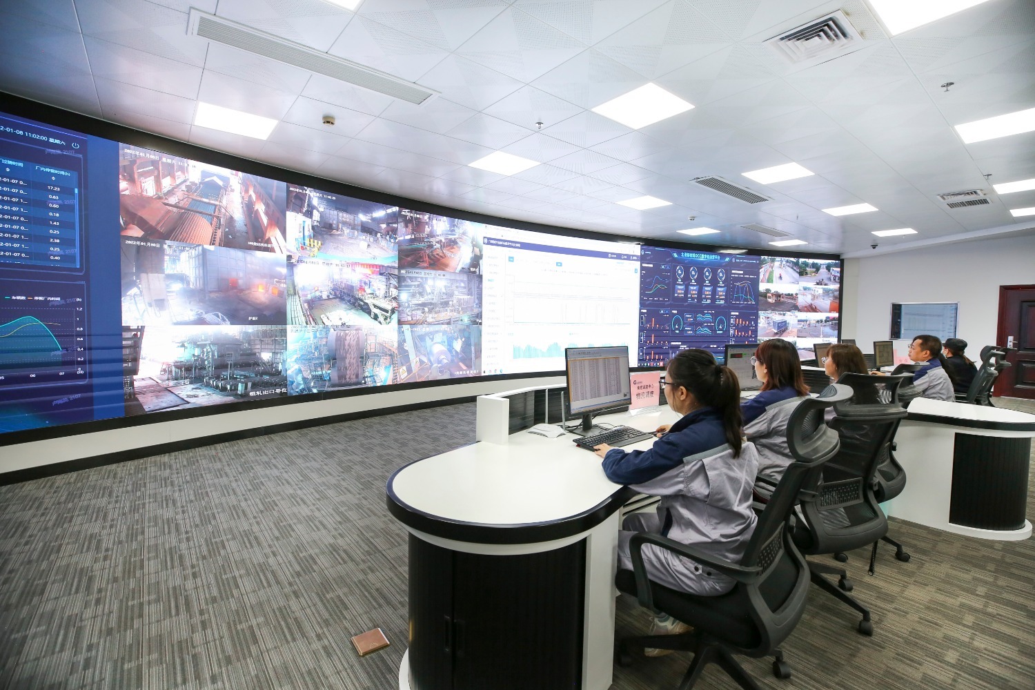 图为北港新材料集控调度中心,运用OCC数字化运营,为各类决策提供直观、快速信息化手段。(刘臣东摄).JPG 图为北港新材料集控调度中心,运用OCC数字化运营,为各类决策提供直观、快速信息化手段。(刘臣东摄).JPG