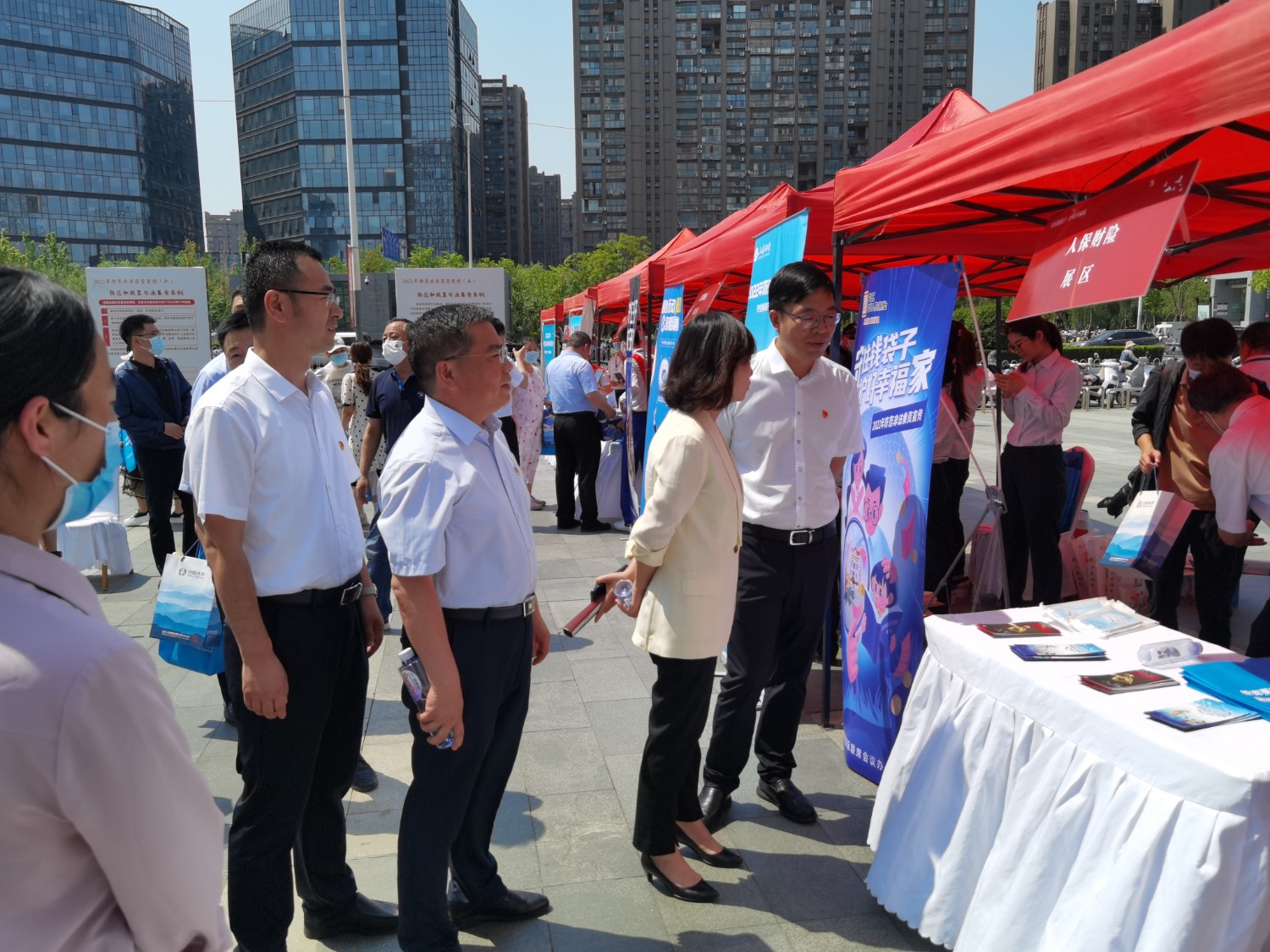 131e465e880c4c6c85cc8bd515c4deea 131e465e880c4c6c85cc8bd515c4deea