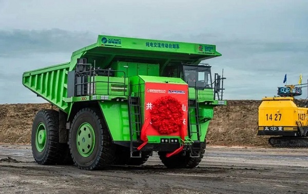 湘电集团研发的120吨级纯电交流传动矿用电动轮自卸车(湘电集团供图).jpg 湘电集团研发的120吨级纯电交流传动矿用电动轮自卸车(湘电集团供图).jpg