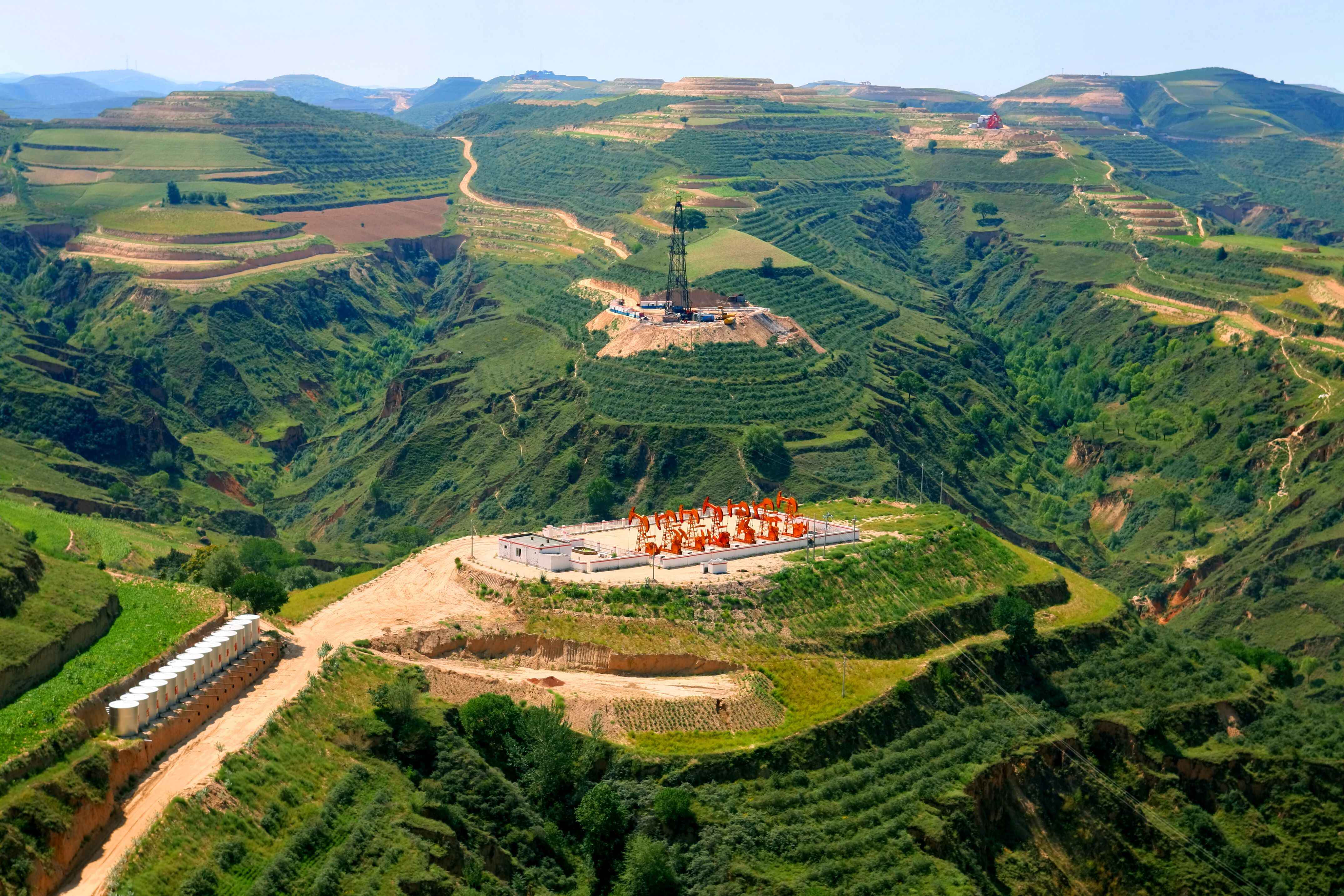 延长油田油井鸟瞰图.jpg 延长油田油井鸟瞰图.jpg