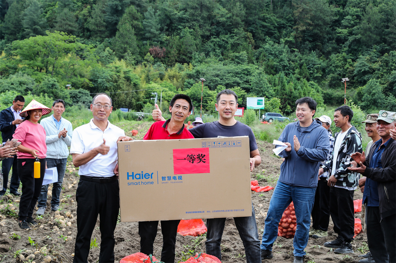 自治社区科技特派项目马铃薯测产验收20240606刘正凡摄 (132).JPG 538f534500024bd4b835eababa6725f8.jpeg