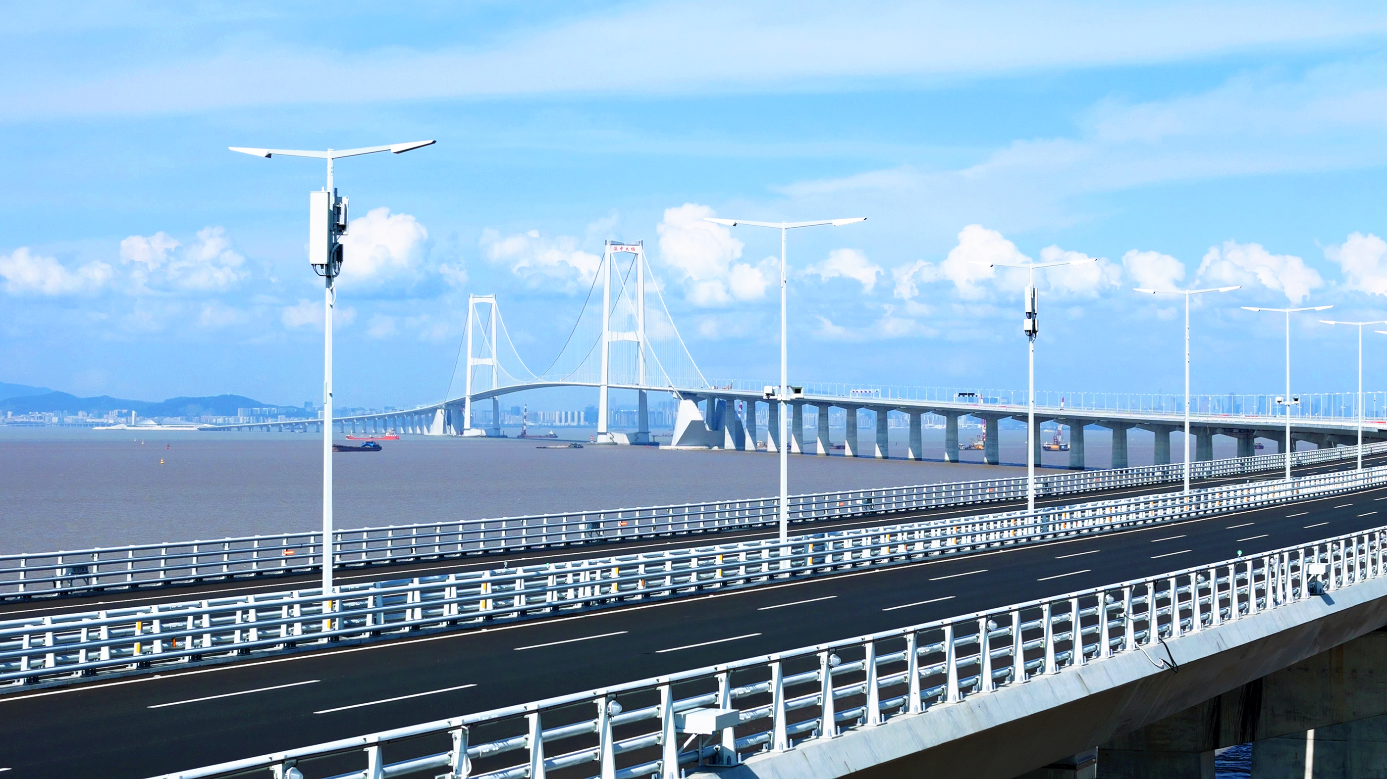 4佛山照明为深中通道量身定制的路灯设备.png 74720fa81e734fbc843c3ff2b3d24104.png