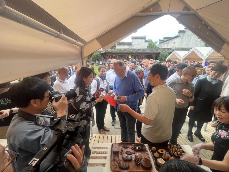 4.jpg 3ef273f24a0e47f8874cdd71f4c88cb0.jpeg