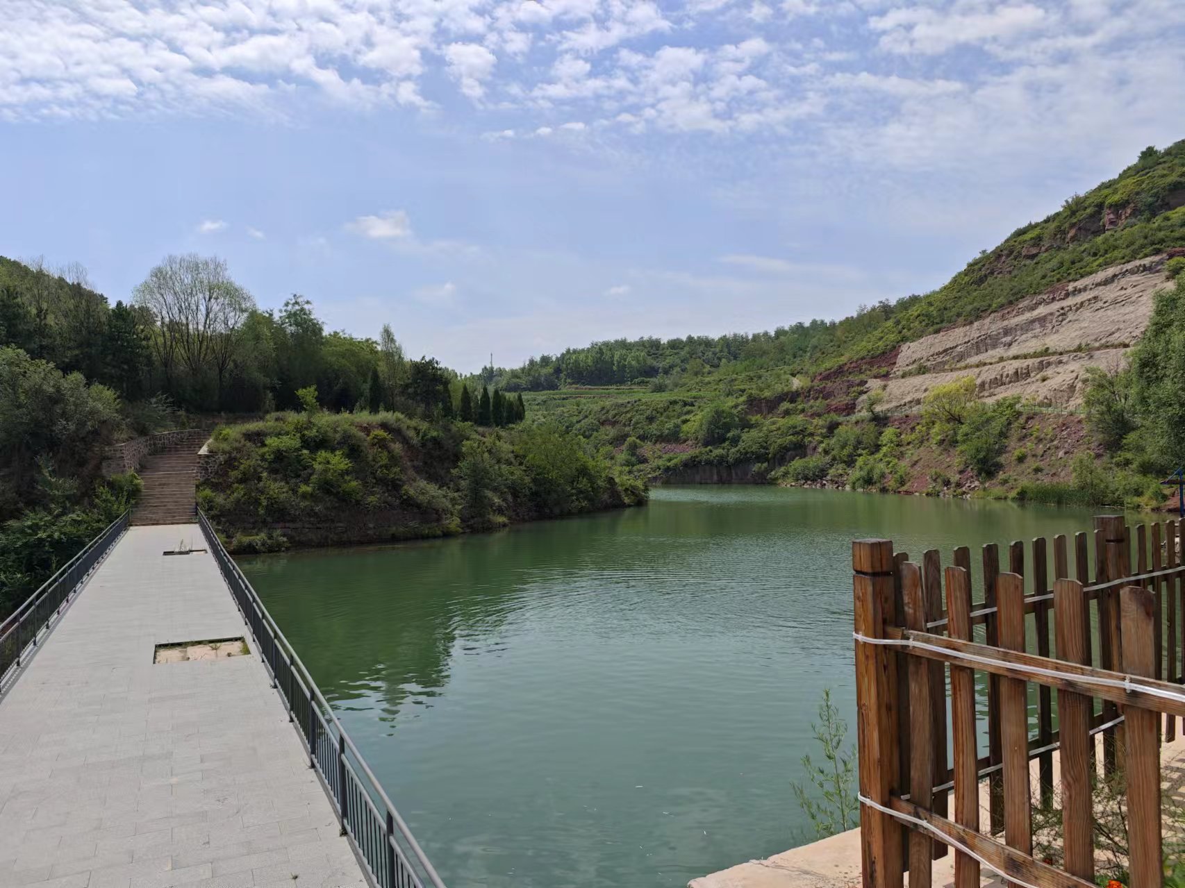 水库.jpg 水库.jpg