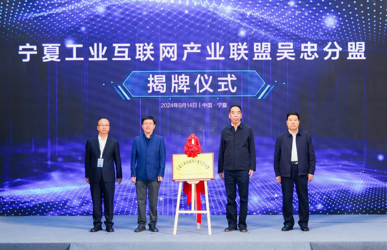 02.jpg f98a13c80e78438eae28ac57421d07cf.jpeg