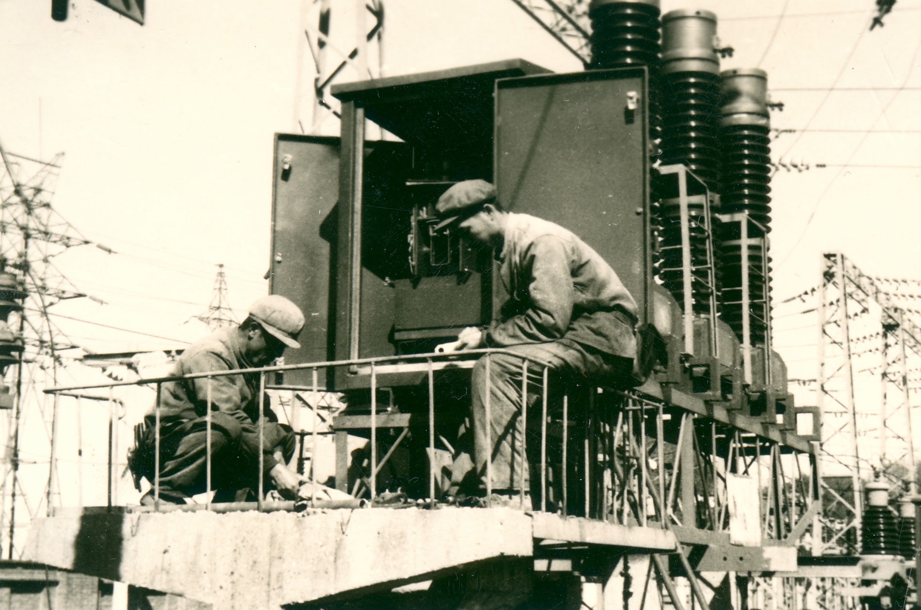 (4)1975年10月9日虎石台一次变改修分线箱1.jpg (4)1975年10月9日虎石台一次变改修分线箱1.jpg