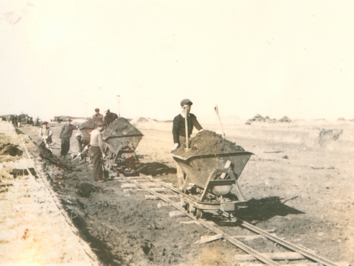 (2)1956年虎石台施工建设1.jpg (2)1956年虎石台施工建设1.jpg