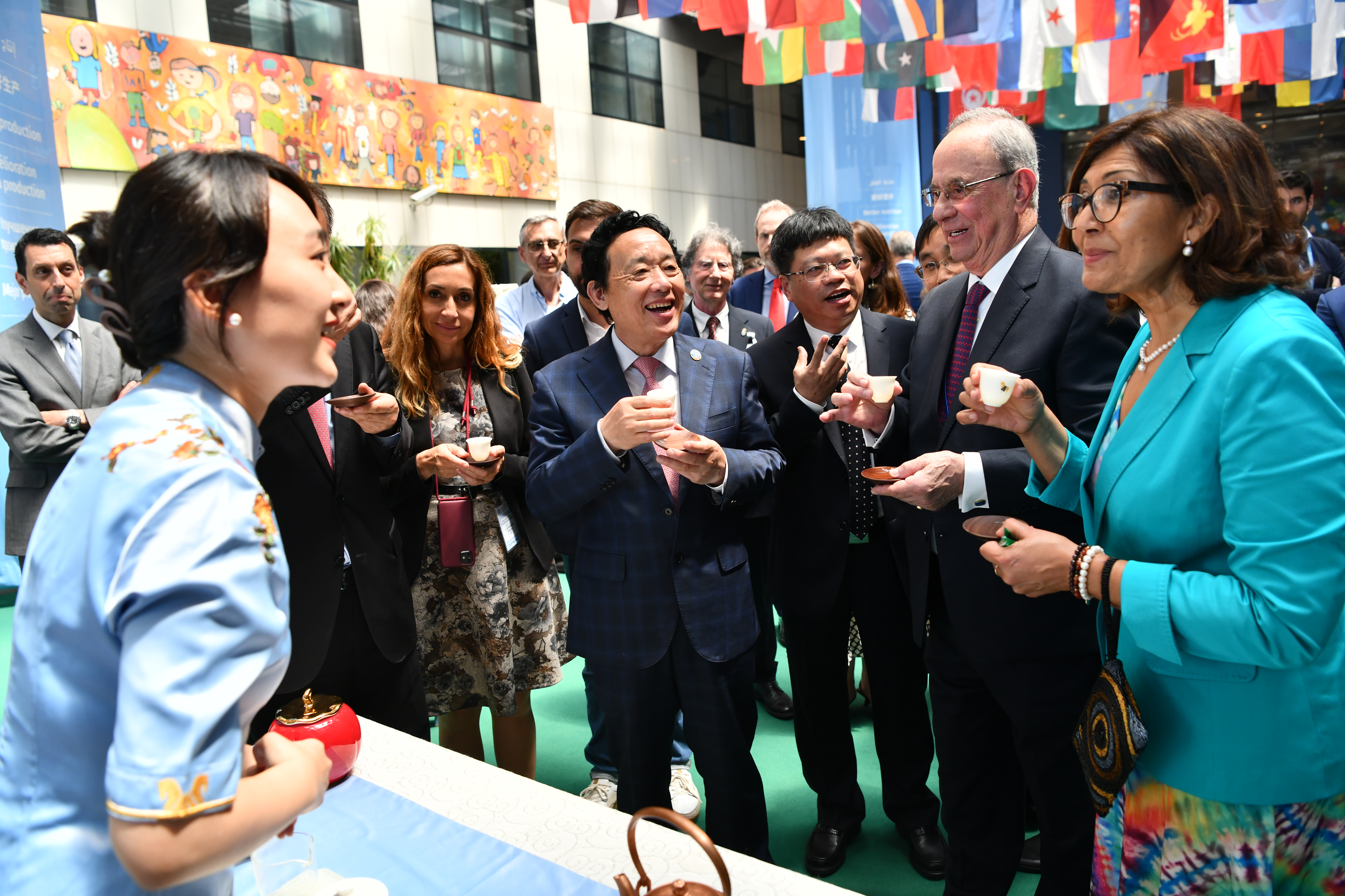 2023年国际茶日期间,八马茶业受邀代表中国茶亮相意大利联合国粮农组织,八马好茶获多国代表嘉宾点赞.jpg 854ad4e6b05c4ebebcb098dbe1c52dd9.jpeg