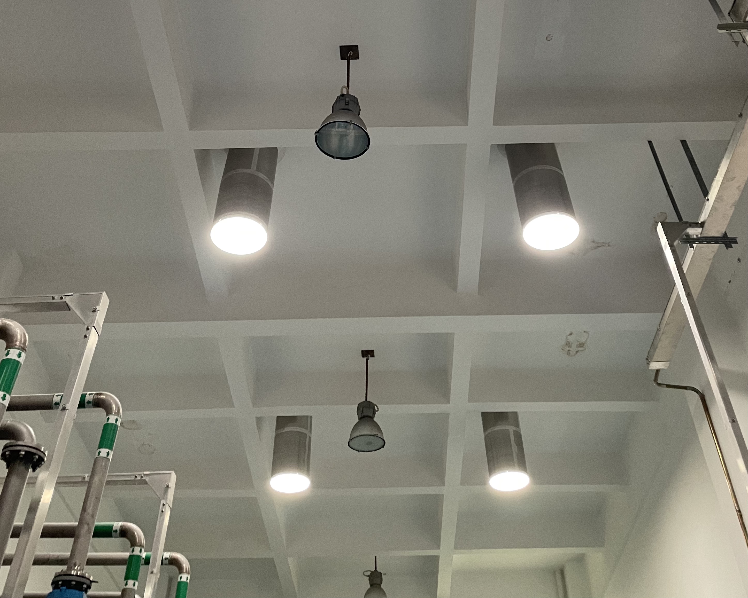 大理卷烟厂动力车间软水处理间光导照明应用.jpg 大理卷烟厂动力车间软水处理间光导照明应用.jpg