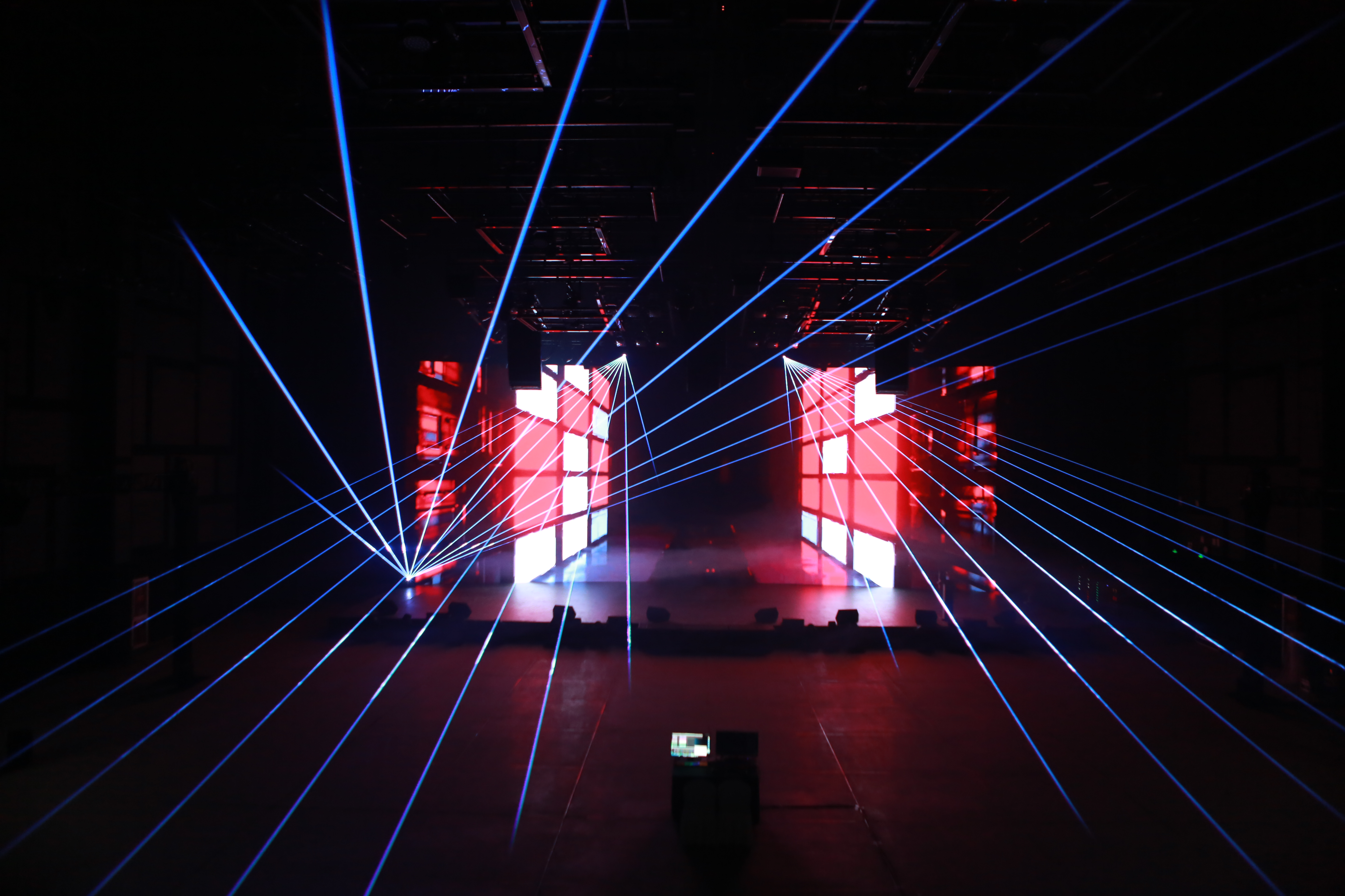 Livehouse2.jpg Livehouse2.jpg