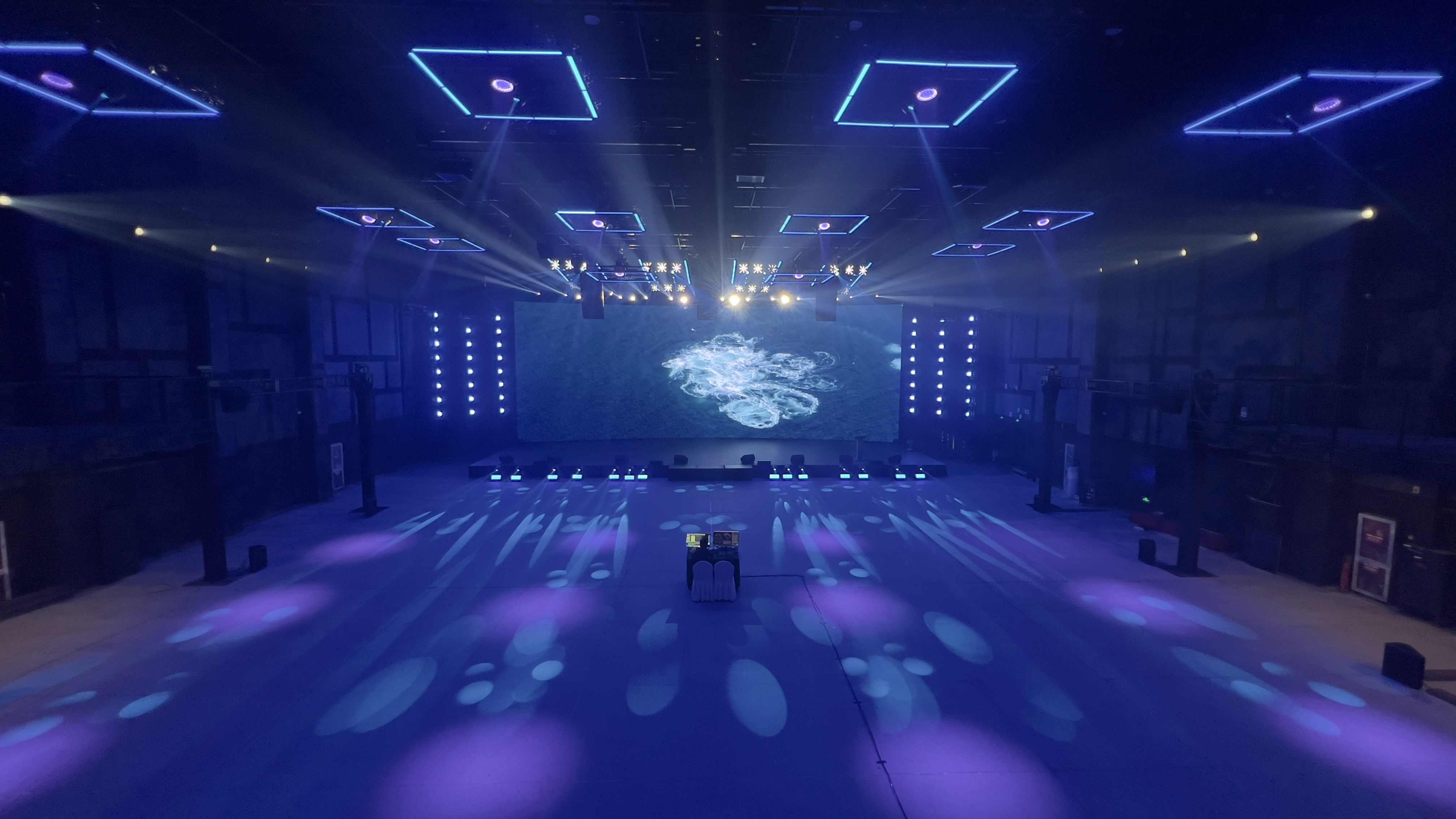 Livehouse3.jpg Livehouse3.jpg