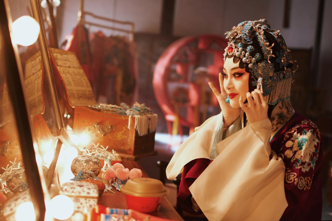 传承经典 燕之屋携手国家京剧院青年演员郭霄演绎传承大片《致敬国粹