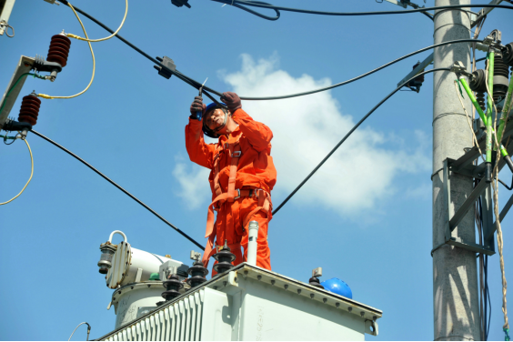 电网革旧晋档升级 企业鼎新焕发新容1434.png