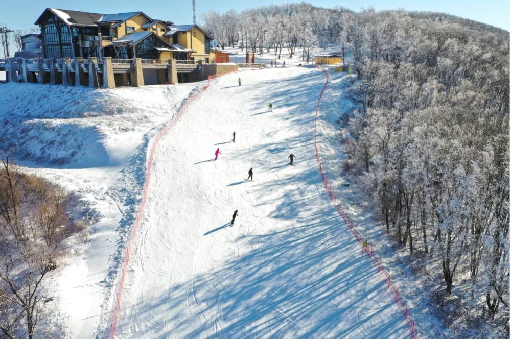 万峰通化滑雪度假区,四处大型综合性雪场已成为享誉"雪圈"的冰雪旅游