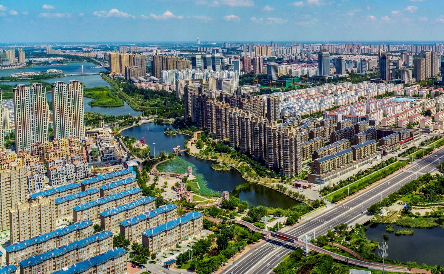 景色优美的繁华城市。（时志军 摄）.jpg