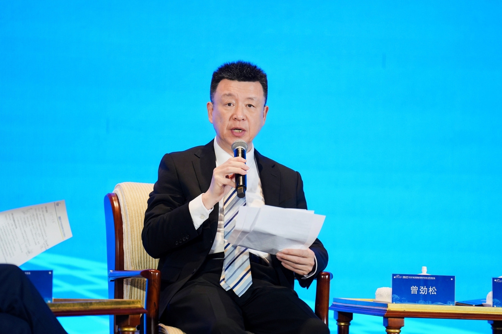 在主题交流中发言中新苏滁高新技术产业开发区管委会副主任冉磊表示