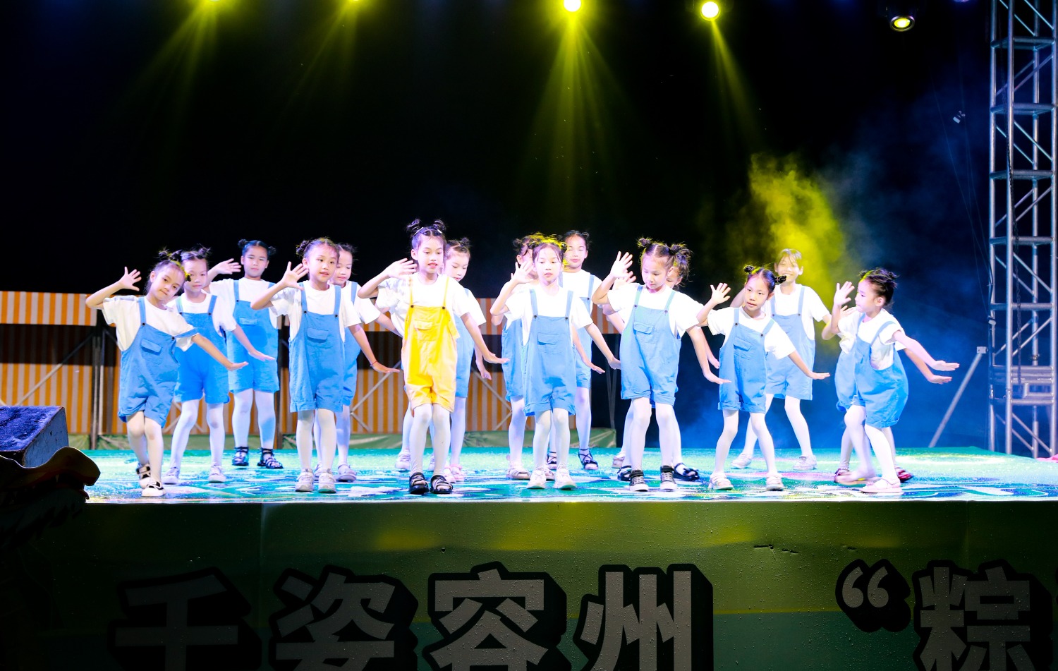 竹山湖欢乐谷景区的节目精彩纷呈  浦嘉馨摄影.jpg