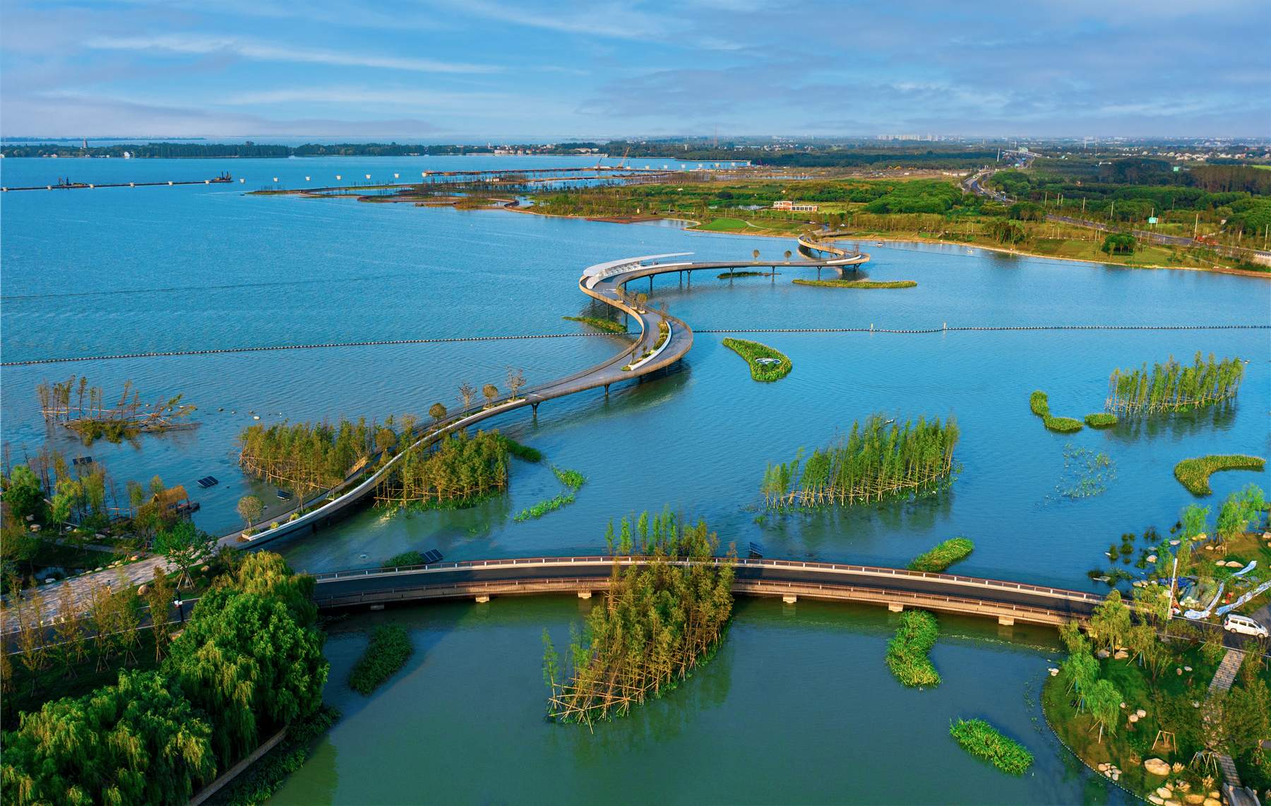 元荡慢行桥连接上海青浦和江苏吴江两地.jpg