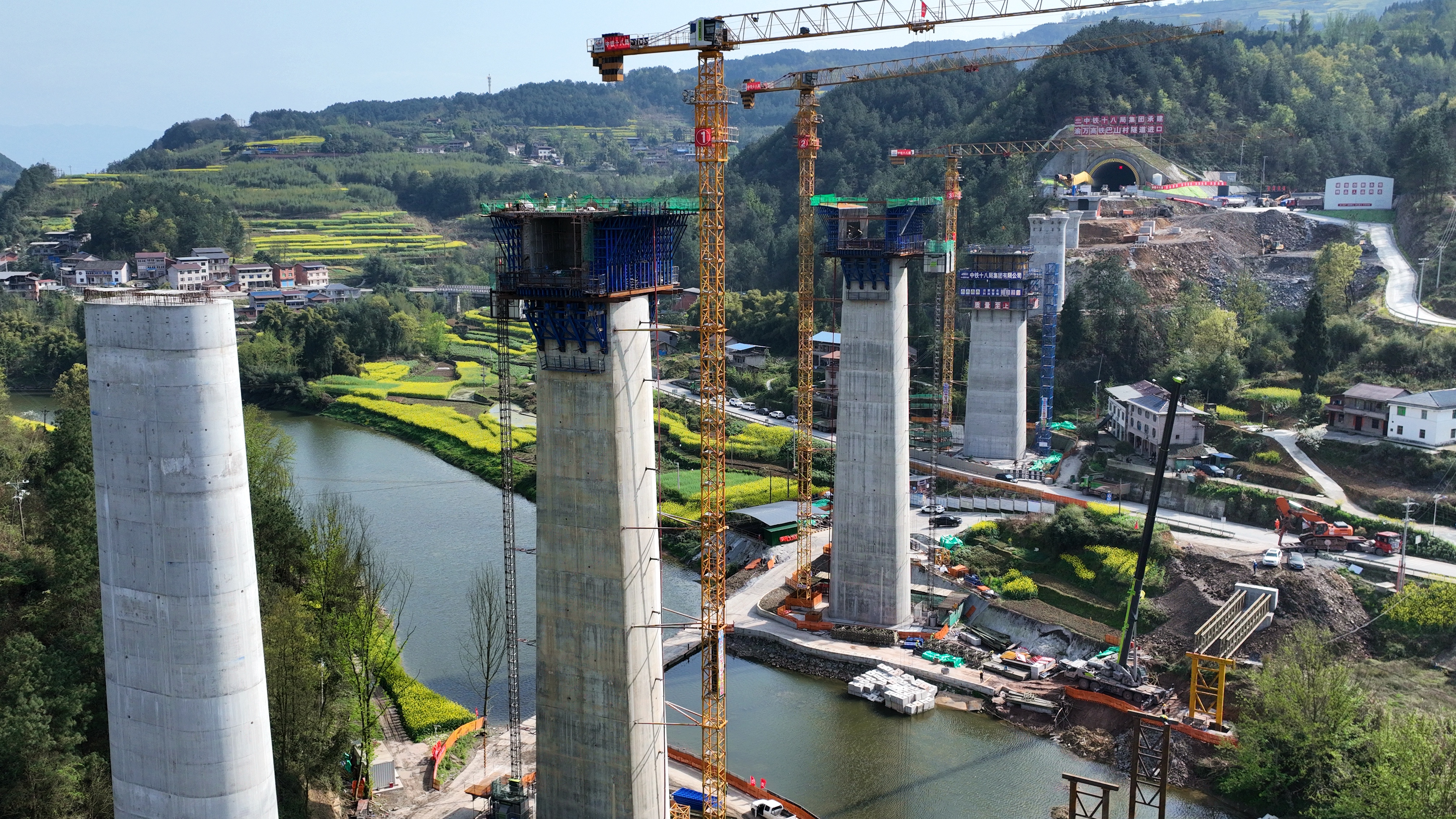 汝溪河双线特大桥建设快速推进。赵军 聂治彬 摄 (4).JPG