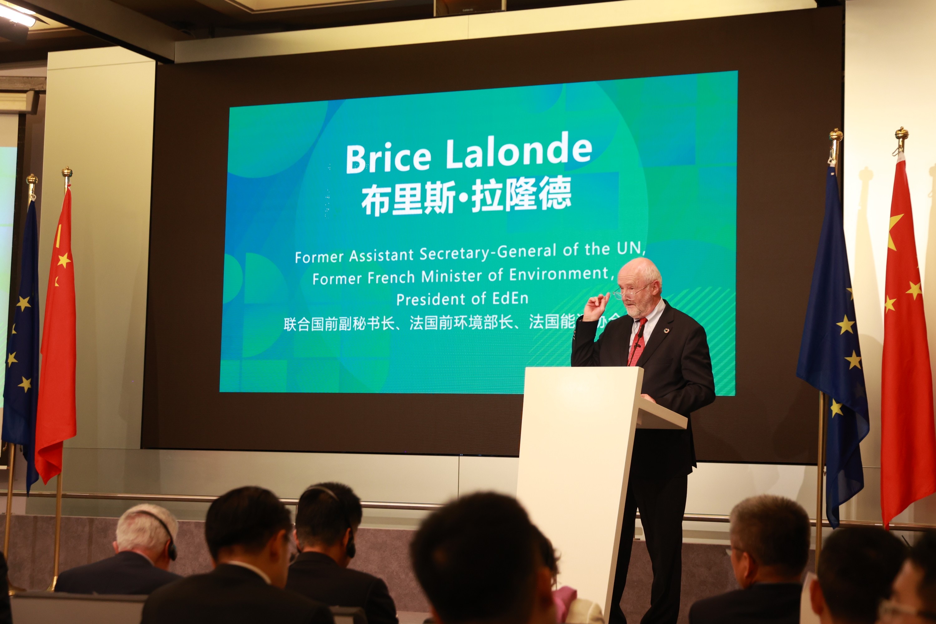 中国车企在联合国机构主办的道路安全周活动上展示新技术