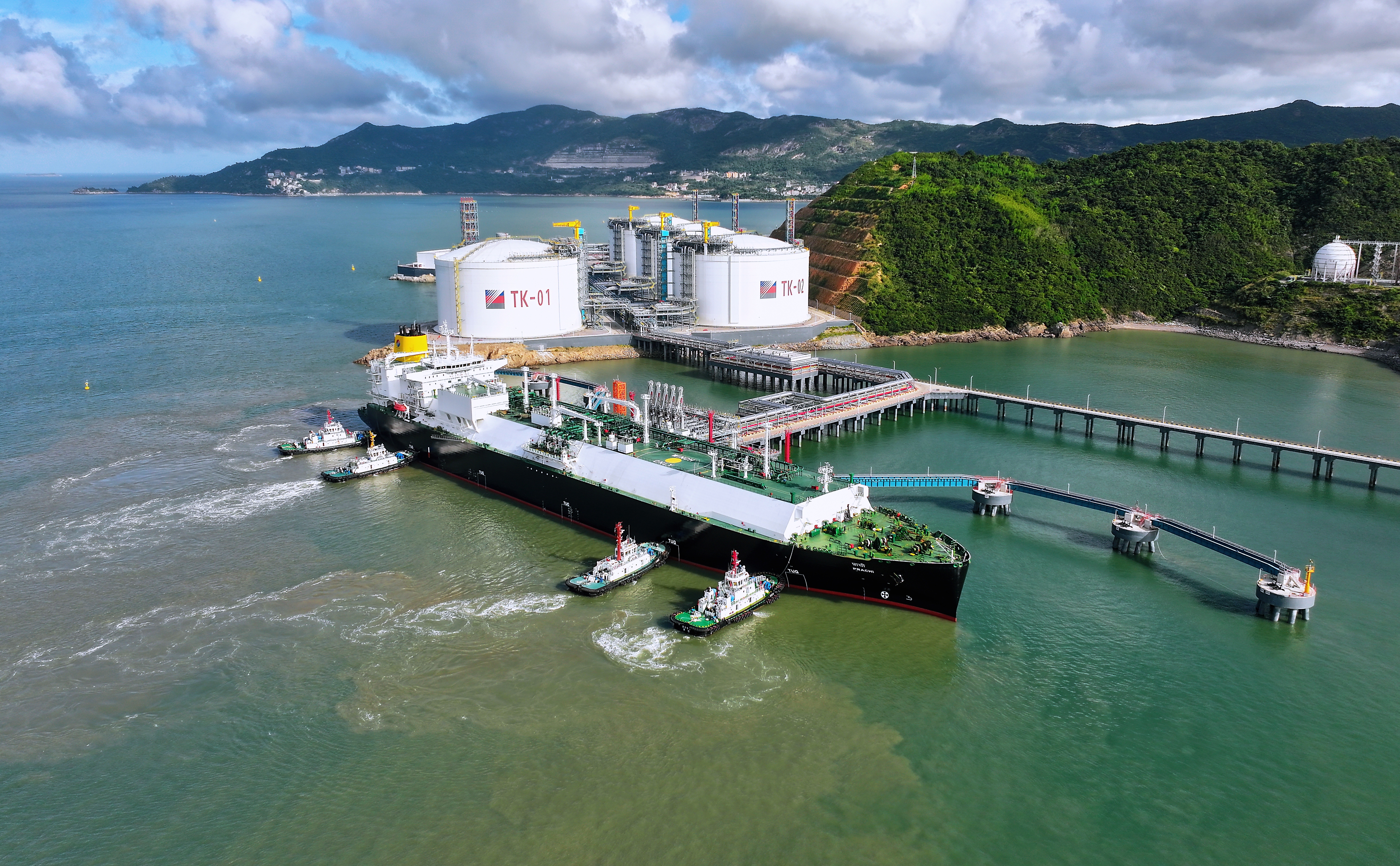 浙能集团温州LNG接收站加强资源接卸保供气。潘亨特 摄.jpg