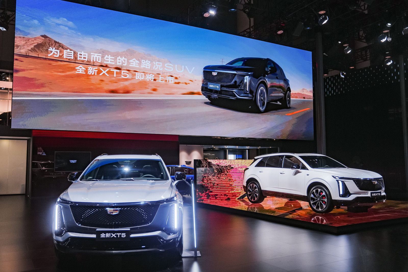 2、为自由而生的全路况SUV全新XT5 成为车展焦点.jpg